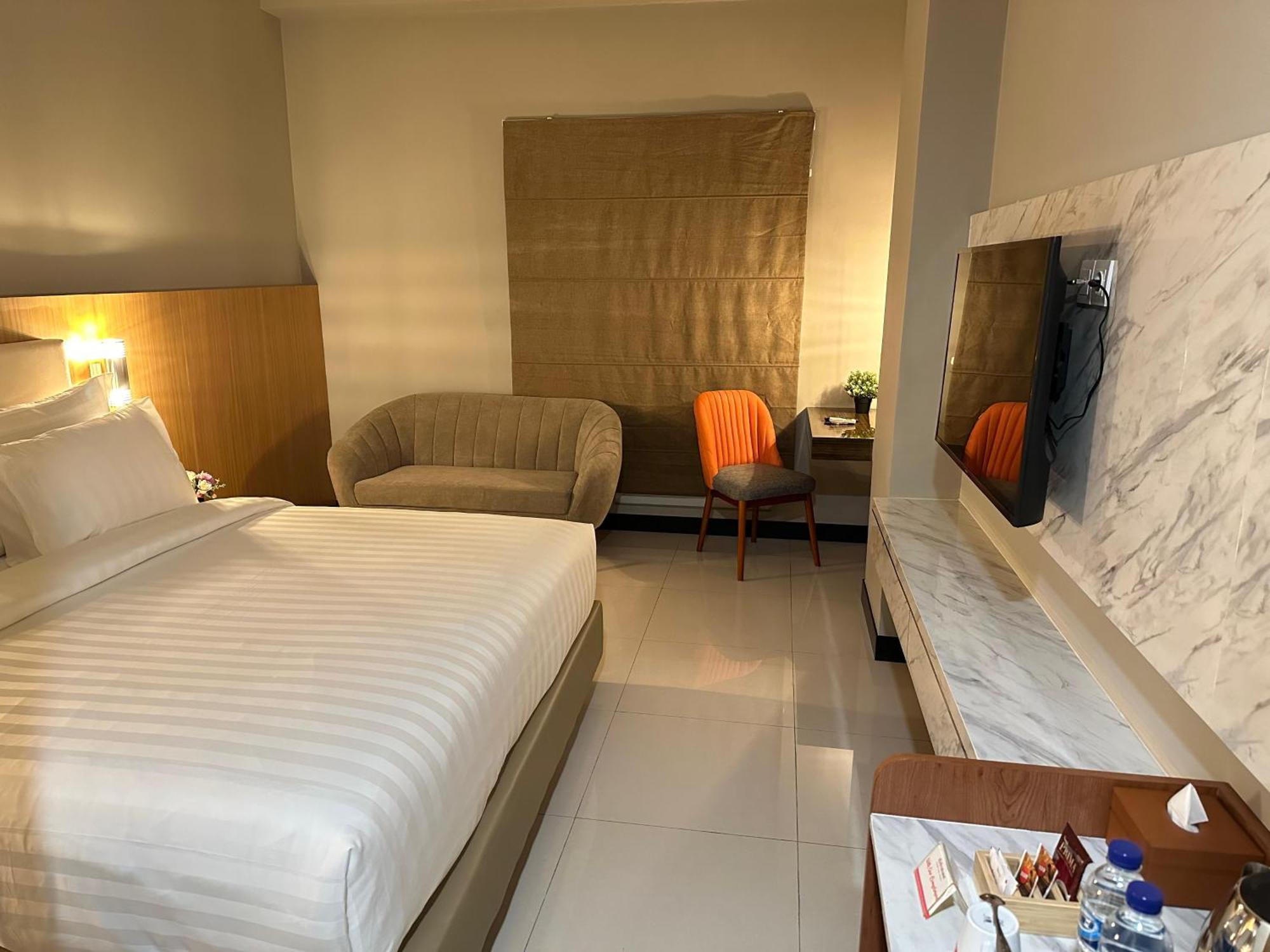 D'Primahotel Jemursari Сурабая Экстерьер фото